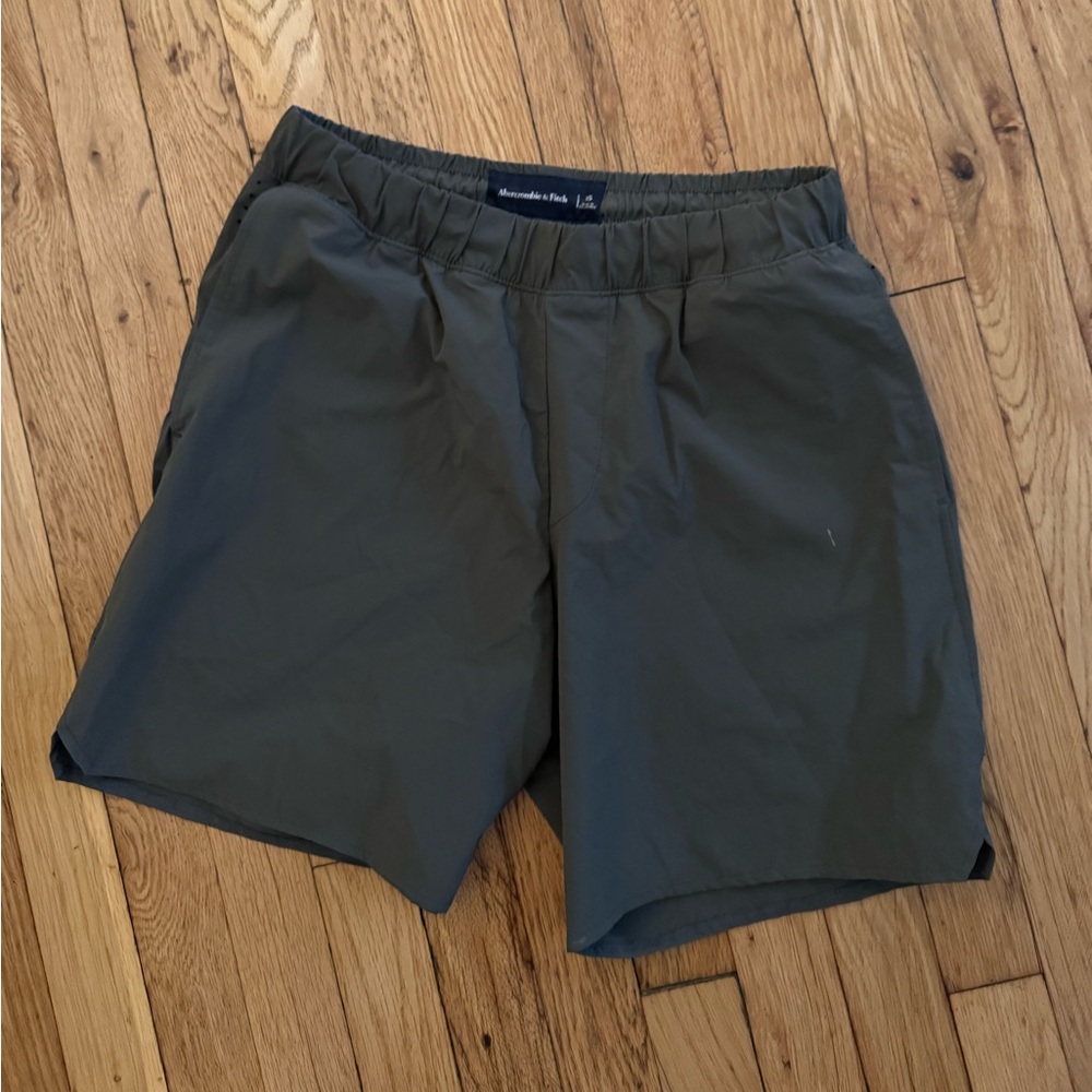 Abercrombie men’s dark green lined athletic weekend shorts XS